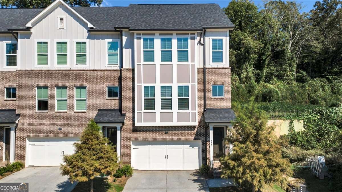 3 bedroom, 3.5 bathroom, 2,700 sq ft townhouse for sale at 237 W Marietta Street, Canton, GA 30114 — photo 1 of 43