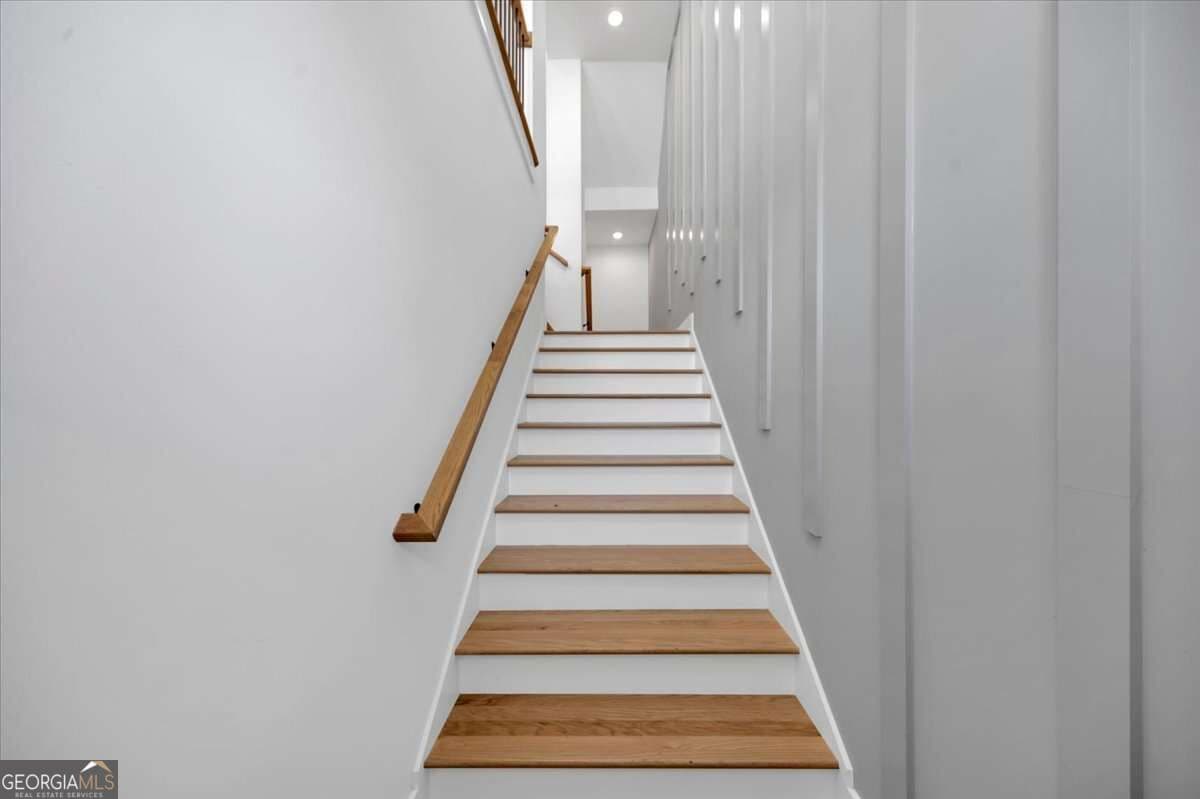 3 bedroom, 3.5 bathroom, 2,700 sq ft townhouse for sale at 237 W Marietta Street, Canton, GA 30114 — photo 5