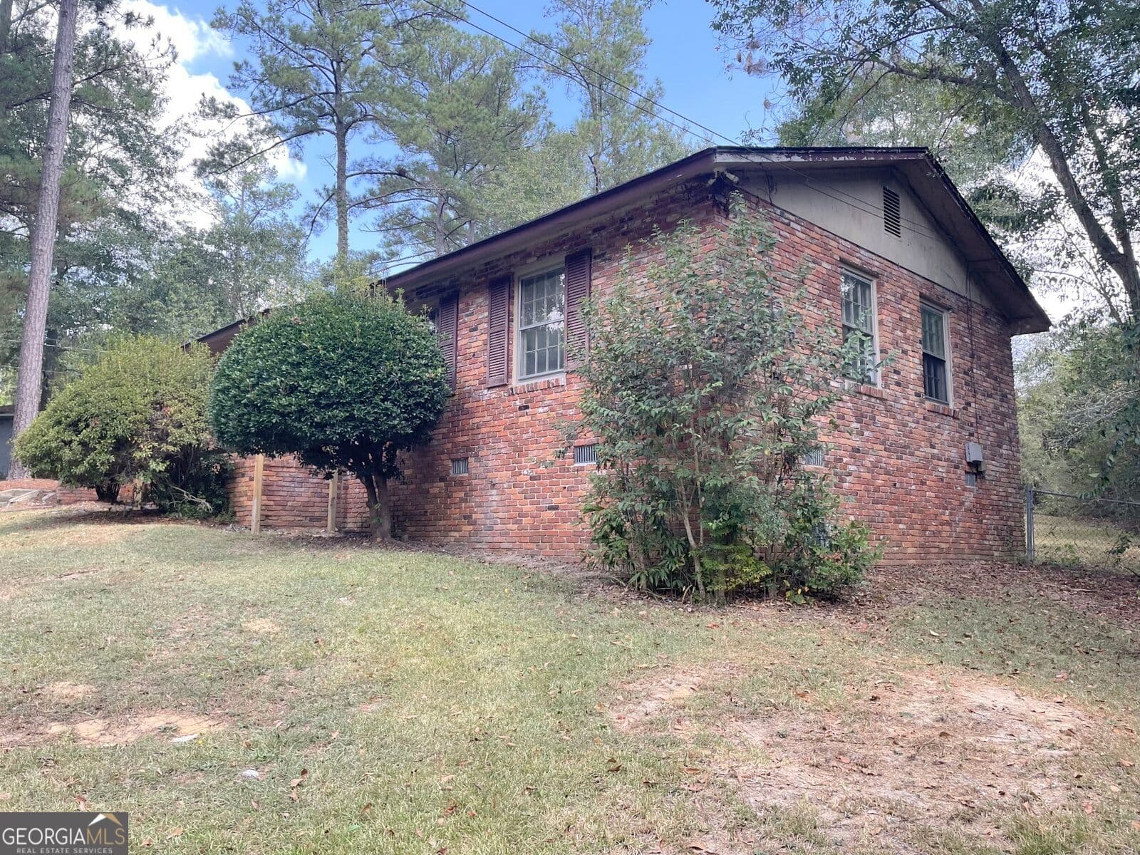 3 bedroom, 2 bathroom, 1,025 sq ft single family residence for sale at 4702 Elkan Avenue, Macon, GA 31210 — photo 3