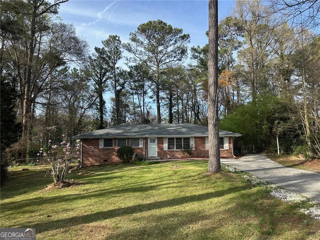 5 bedroom, 3.5 bathroom, 1,938 sq ft single family residence for rent at 6441 Dunmoor Drive, Jonesboro, GA 30236 for $2,500 a month — photo 2