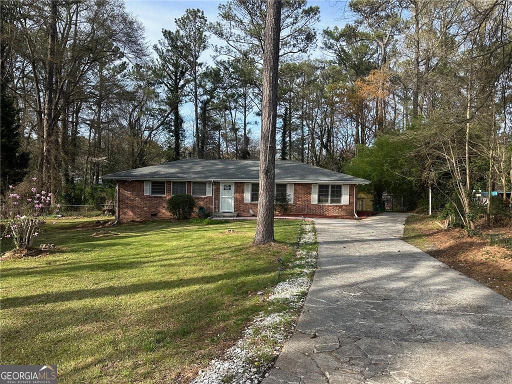 5 bedroom, 3.5 bathroom, 1,938 sq ft single family residence for rent at 6441 Dunmoor Drive, Jonesboro, GA 30236 for $2,500 a month — photo 3