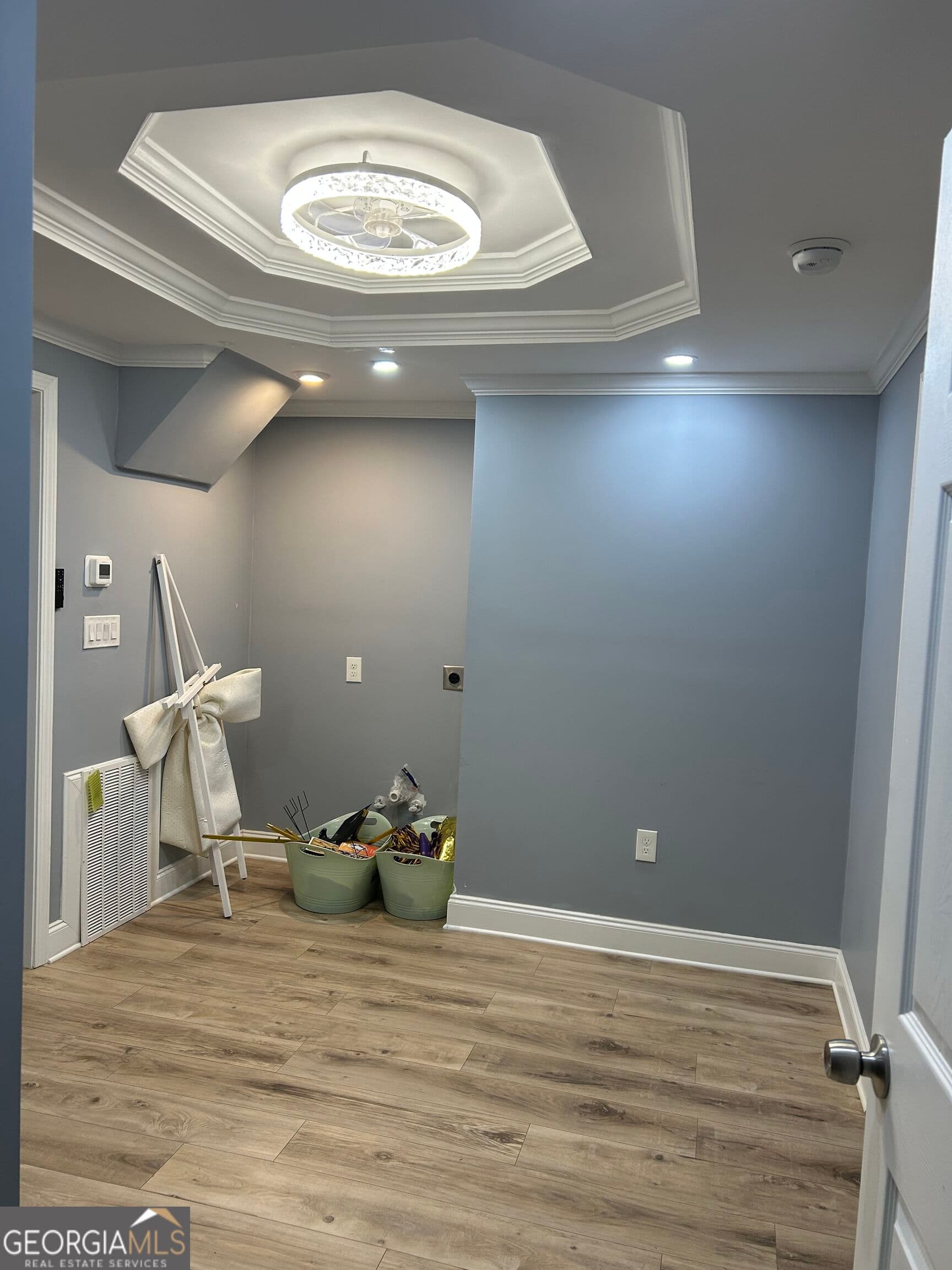 2 bedroom, 1 bathroom, 3,814 sq ft single family residence for rent at 6333 Robins Trace, Stone Mountain, GA 30087 for $2,000 a month — photo 3