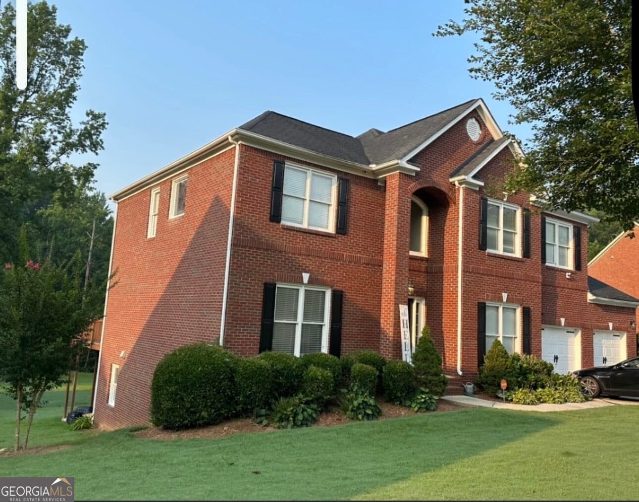 2 bedroom, 1 bathroom, 3,814 sq ft single family residence for rent at 6333 Robins Trace, Stone Mountain, GA 30087 for $2,000 a month — photo 1 of 8