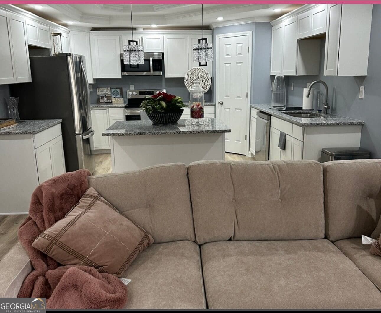 2 bedroom, 1 bathroom, 3,814 sq ft single family residence for rent at 6333 Robins Trace, Stone Mountain, GA 30087 for $2,000 a month — photo 4