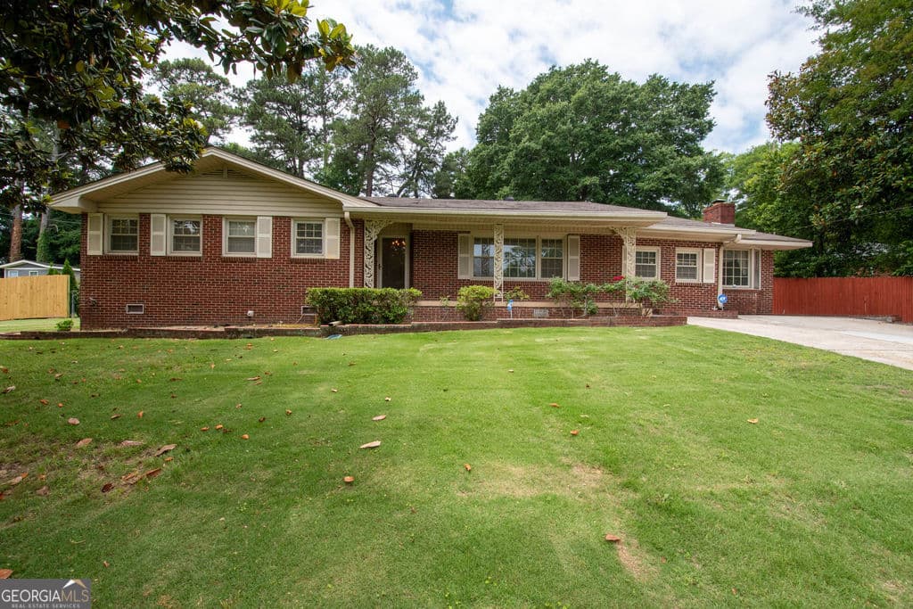3 bedroom, 1.5 bathroom, 2,243 sq ft single family residence sold at 6513 Dunmoor Drive, Jonesboro, GA 30236