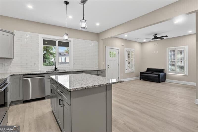 3 bedroom, 2.5 bathroom, 1,500 sq ft single family residence for sale at 607 E Solomon Street, Griffin, GA 30223 — photo 2