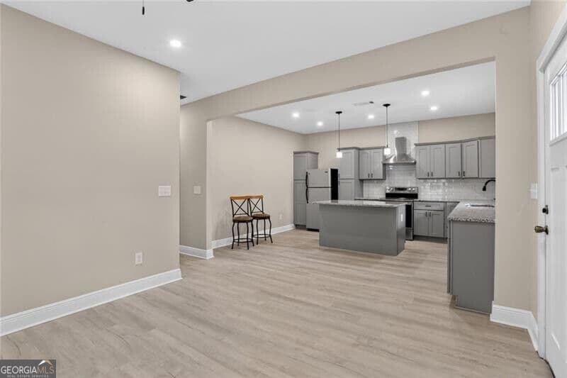 3 bedroom, 2.5 bathroom, 1,500 sq ft single family residence for sale at 607 E Solomon Street, Griffin, GA 30223 — photo 4