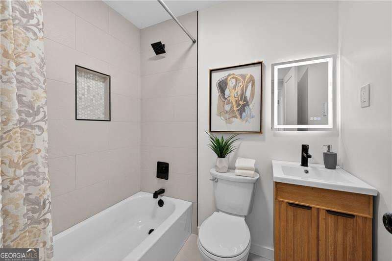3 bedroom, 2 bathroom single family residence for rent at 201 Lydia Drive, Atlanta, GA 30315 for $2,750 a month — photo 9
