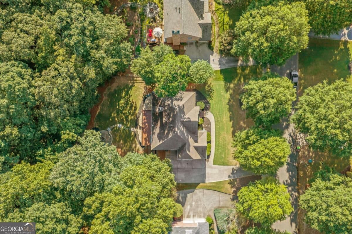 6 bedroom, 5 bathroom, 3,720 sq ft single family residence for sale at 135 Grand Avenue, Suwanee, GA 30024 — photo 2