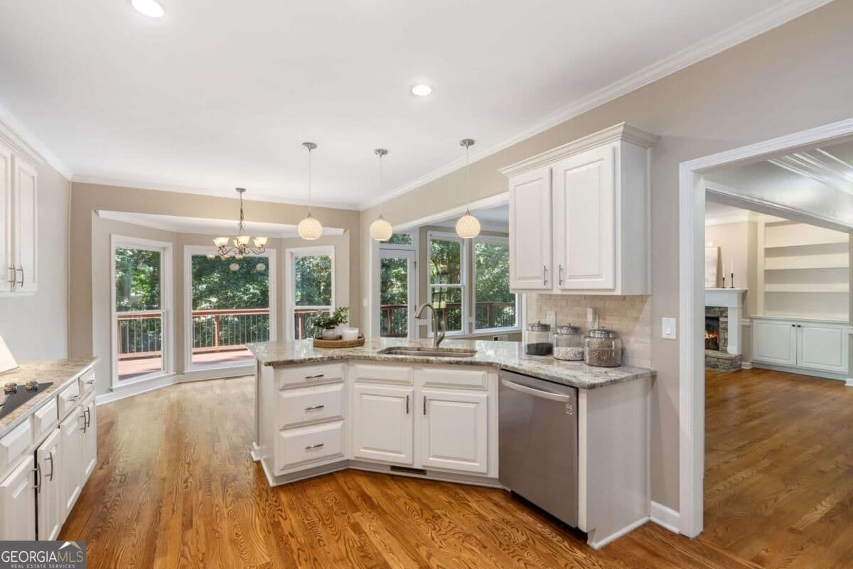 6 bedroom, 5 bathroom, 3,720 sq ft single family residence for sale at 135 Grand Avenue, Suwanee, GA 30024 — photo 9