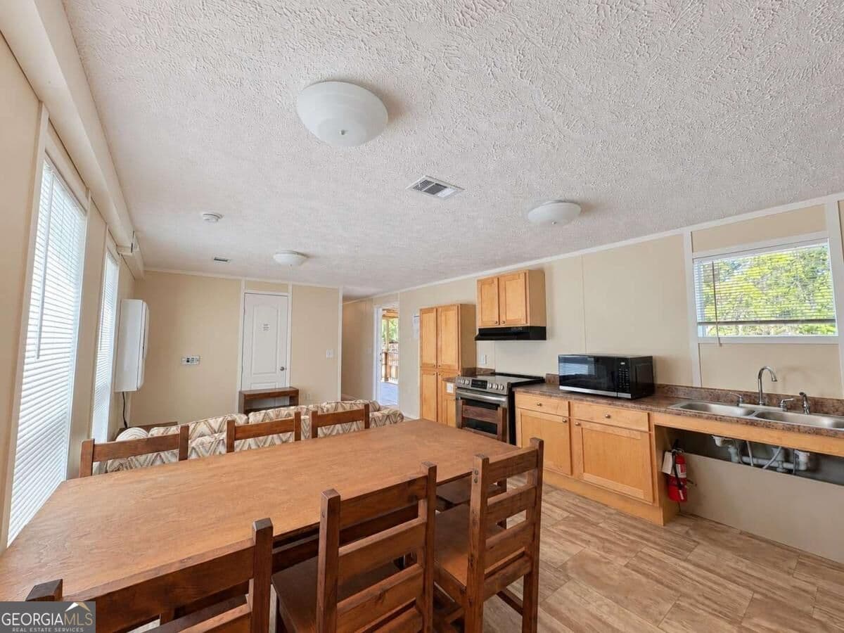 3 bedroom, 2 bathroom, 953 sq ft manufactured home,single family residence for rent at 203 Sloan Street, St. Marys, GA 31558 for $1,500 a month — photo 6