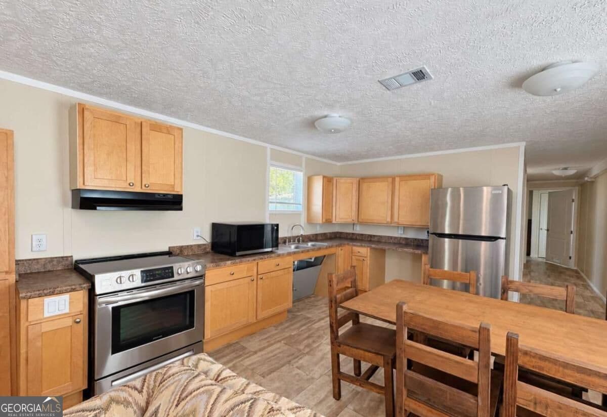 3 bedroom, 2 bathroom, 953 sq ft manufactured home,single family residence for rent at 203 Sloan Street, St. Marys, GA 31558 for $1,500 a month — photo 7