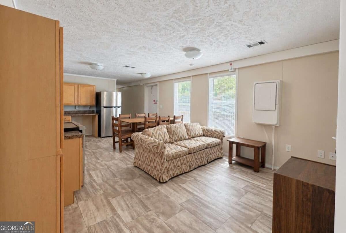 3 bedroom, 2 bathroom, 953 sq ft manufactured home,single family residence for rent at 203 Sloan Street, St. Marys, GA 31558 for $1,500 a month — photo 4