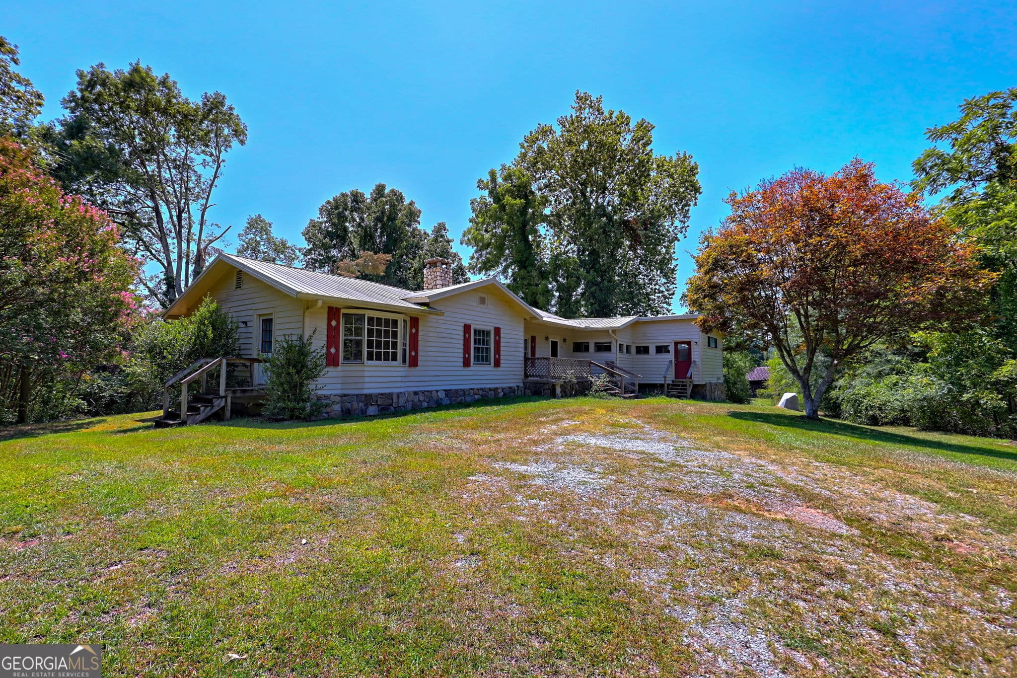 2 bedroom, 2 bathroom, 2,365 sq ft farm for sale at 23 Tanglewood Lane, Lakemont, GA 30552