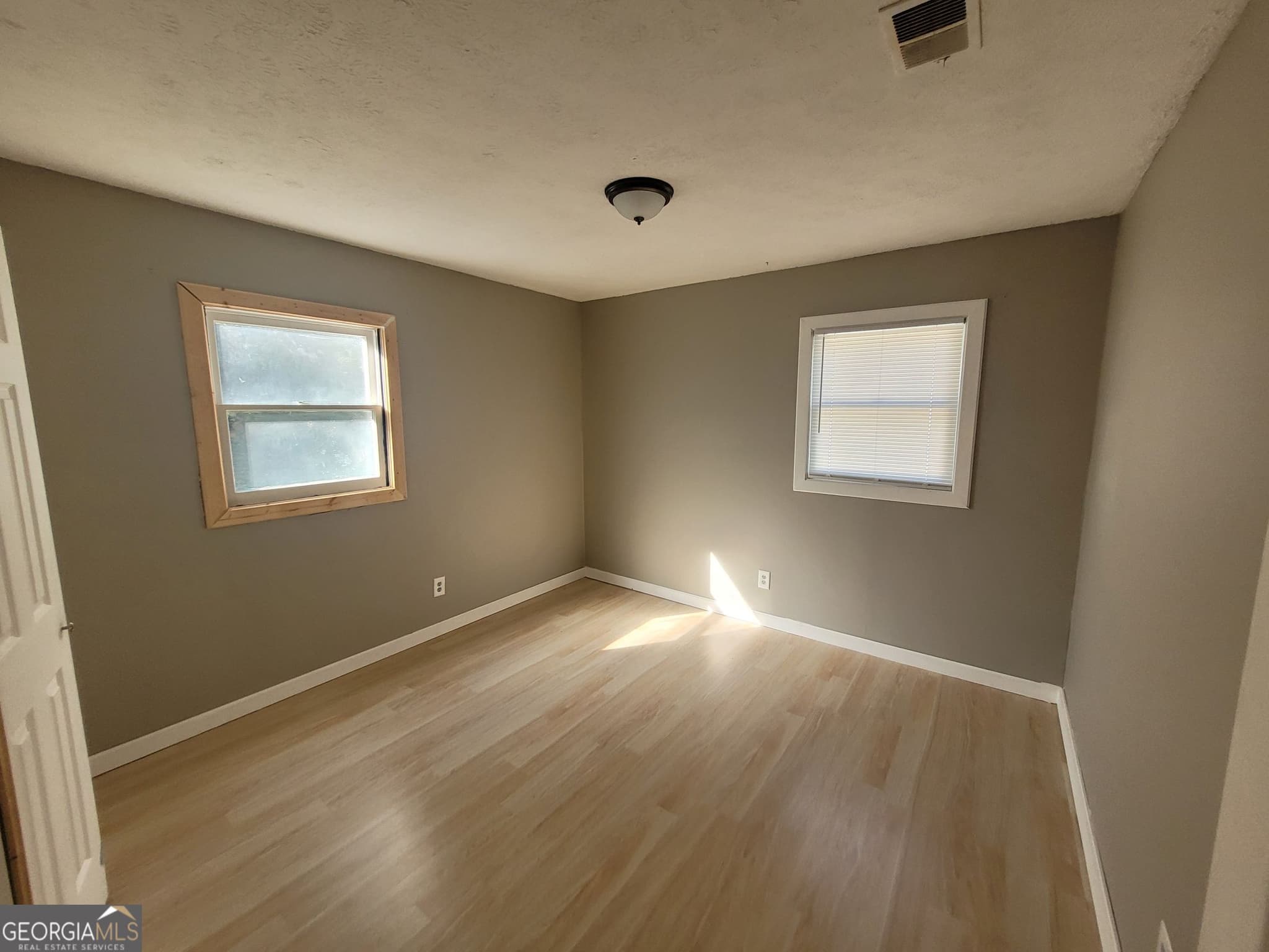 3 bedroom, 1 bathroom, 1,344 sq ft single family residence for sale at 1400 Sycamore Drive, Kennesaw, GA 30152 — photo 6