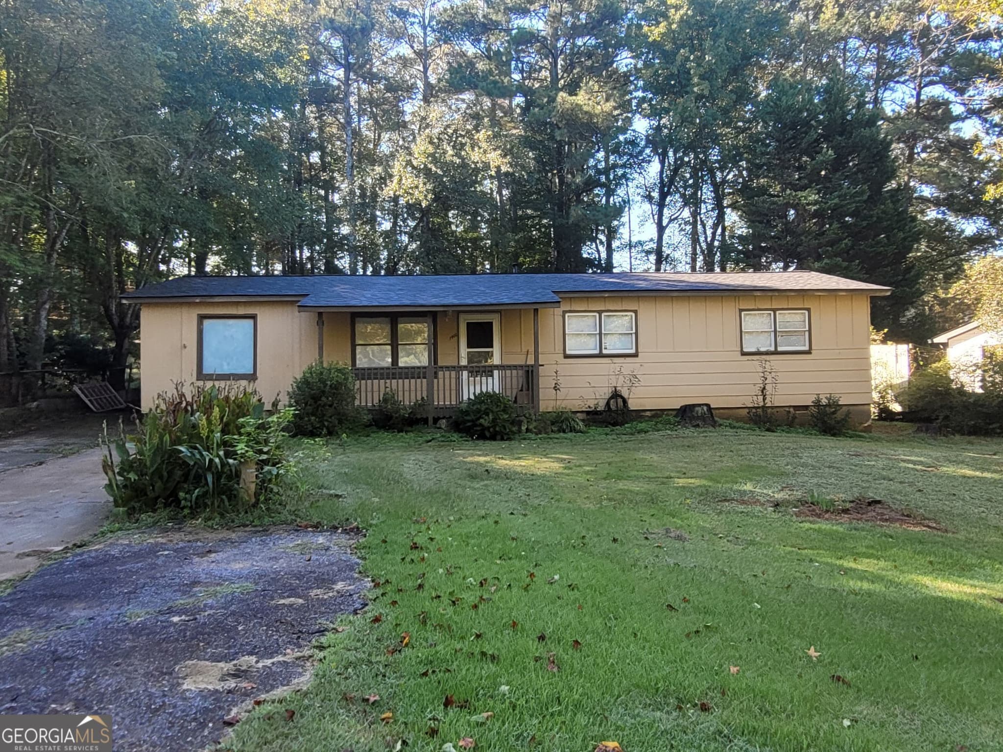 3 bedroom, 1 bathroom, 1,344 sq ft single family residence for sale at 1400 Sycamore Drive, Kennesaw, GA 30152 — photo 1 of 11