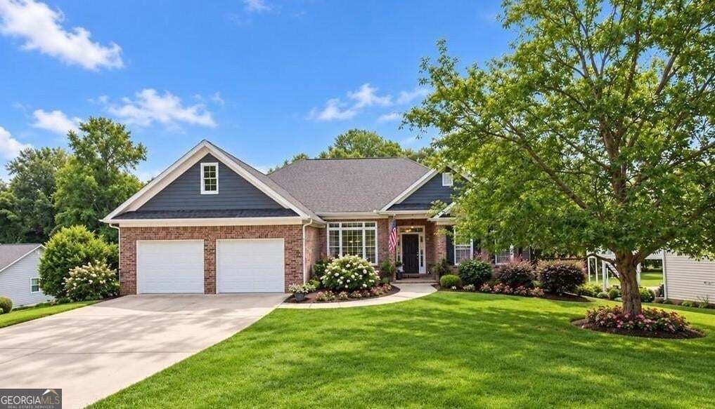 4 bedroom, 3 bathroom, 3,041 sq ft single family residence for sale at 93 Overlook Circle, Dawsonville, GA 30534