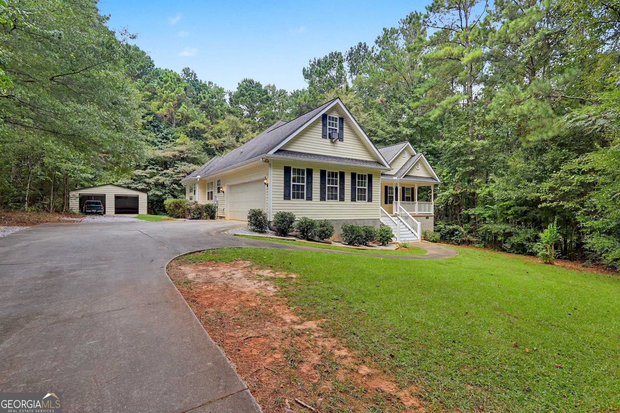 3 bedroom, 2 bathroom, 2,178 sq ft single family residence for sale at 51 Creekwood Drive, Griffin, GA 30223 — photo 3