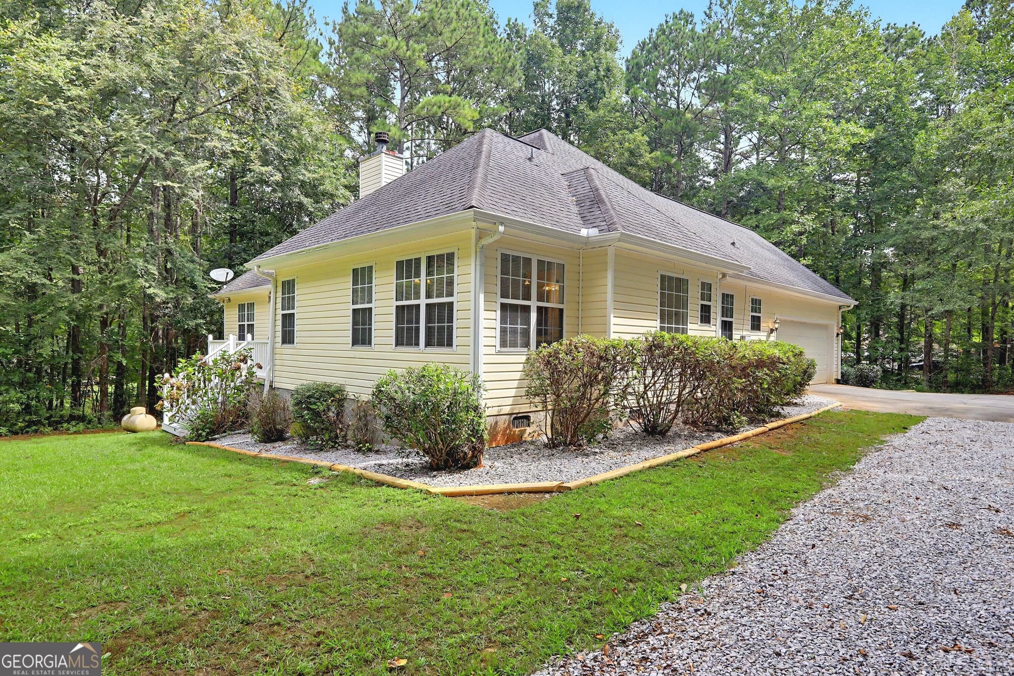 3 bedroom, 2 bathroom, 2,178 sq ft single family residence for sale at 51 Creekwood Drive, Griffin, GA 30223 — photo 4