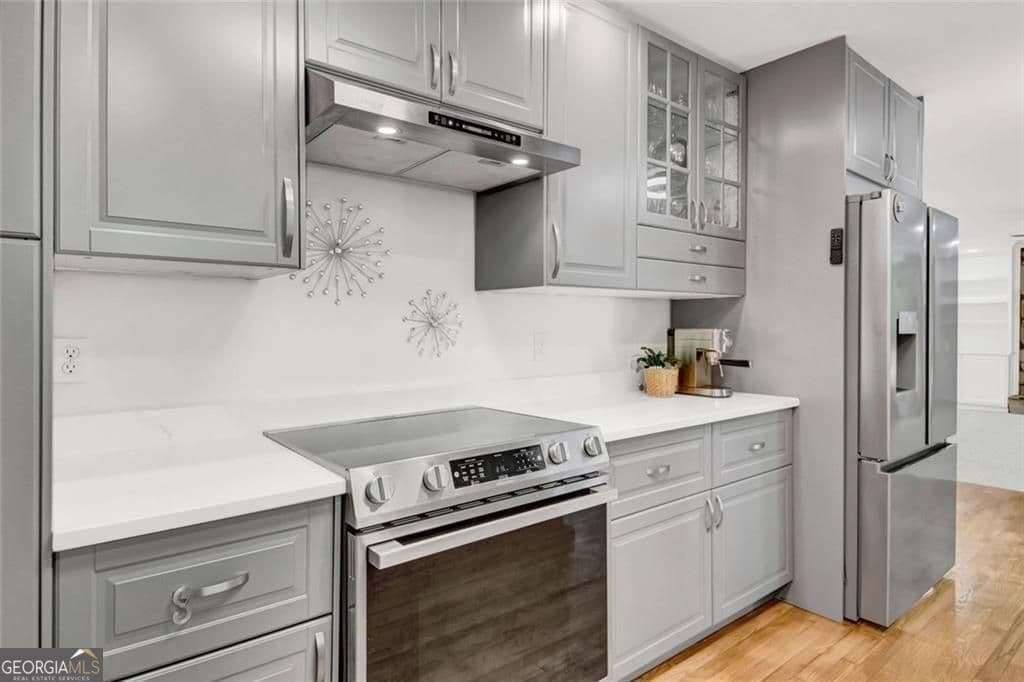 4 bedroom, 2.5 bathroom, 3,608 sq ft single family residence for sale at 5080 Nesbit Ferry Lane, Sandy Springs, GA 30350 — photo 2