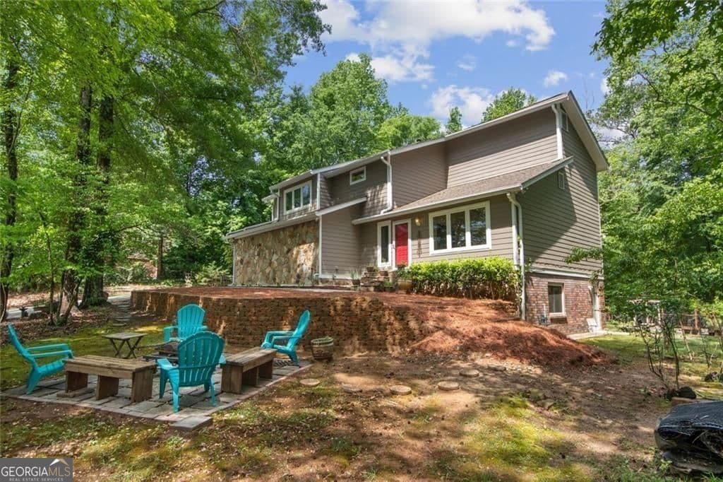4 bedroom, 2.5 bathroom, 3,608 sq ft single family residence for sale at 5080 Nesbit Ferry Lane, Sandy Springs, GA 30350 — photo 7