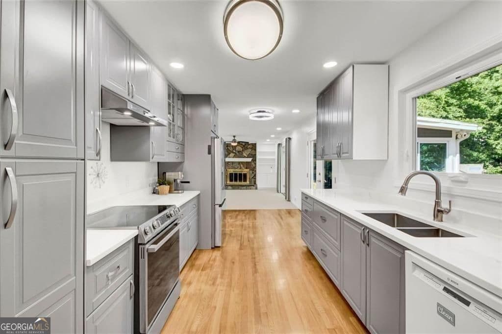 4 bedroom, 2.5 bathroom, 3,608 sq ft single family residence for sale at 5080 Nesbit Ferry Lane, Sandy Springs, GA 30350 — photo 1 of 47