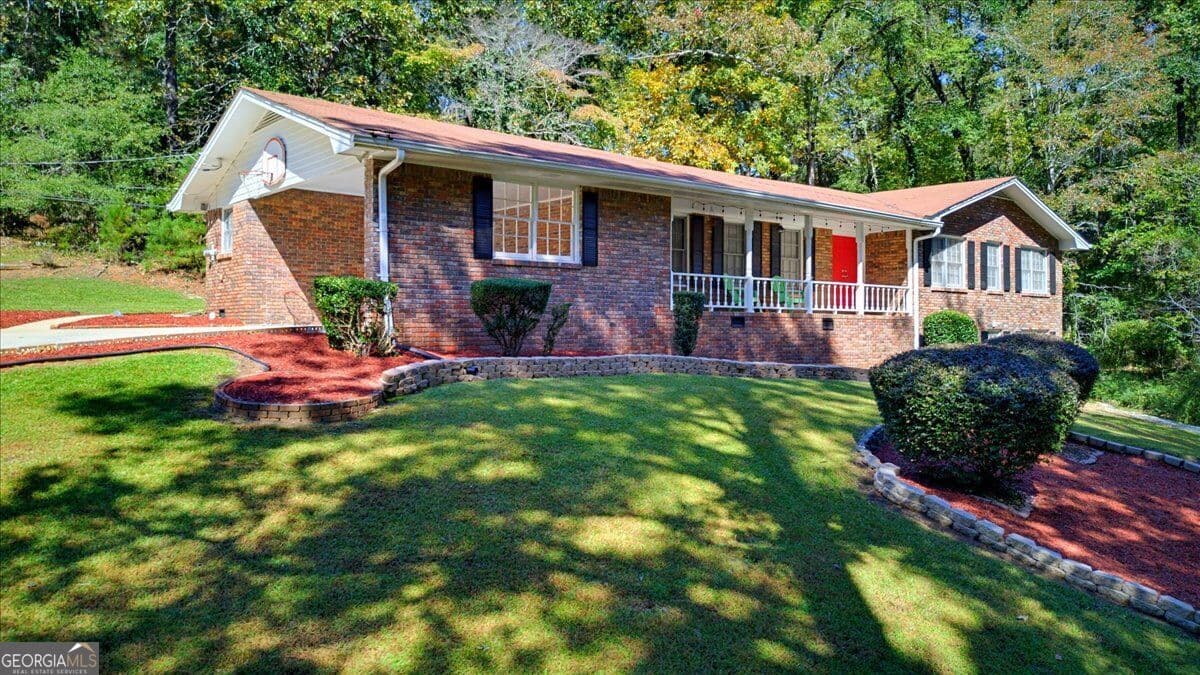 6 bedroom, 4 bathroom, 3,640 sq ft single family residence for rent at 4367 Berline Drive, Lithonia, GA 30038 for $2,550 a month — photo 2