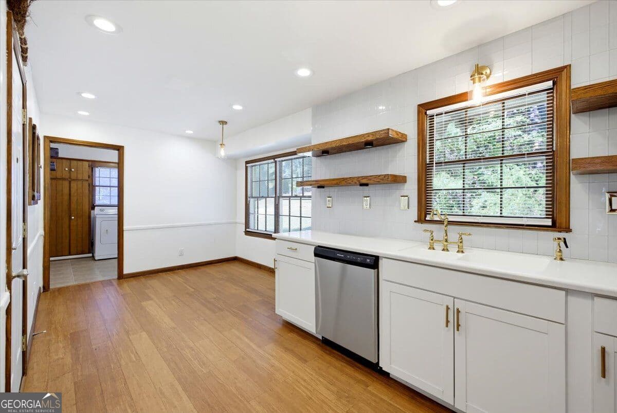 6 bedroom, 4 bathroom, 3,640 sq ft single family residence for rent at 4367 Berline Drive, Lithonia, GA 30038 for $2,550 a month — photo 6