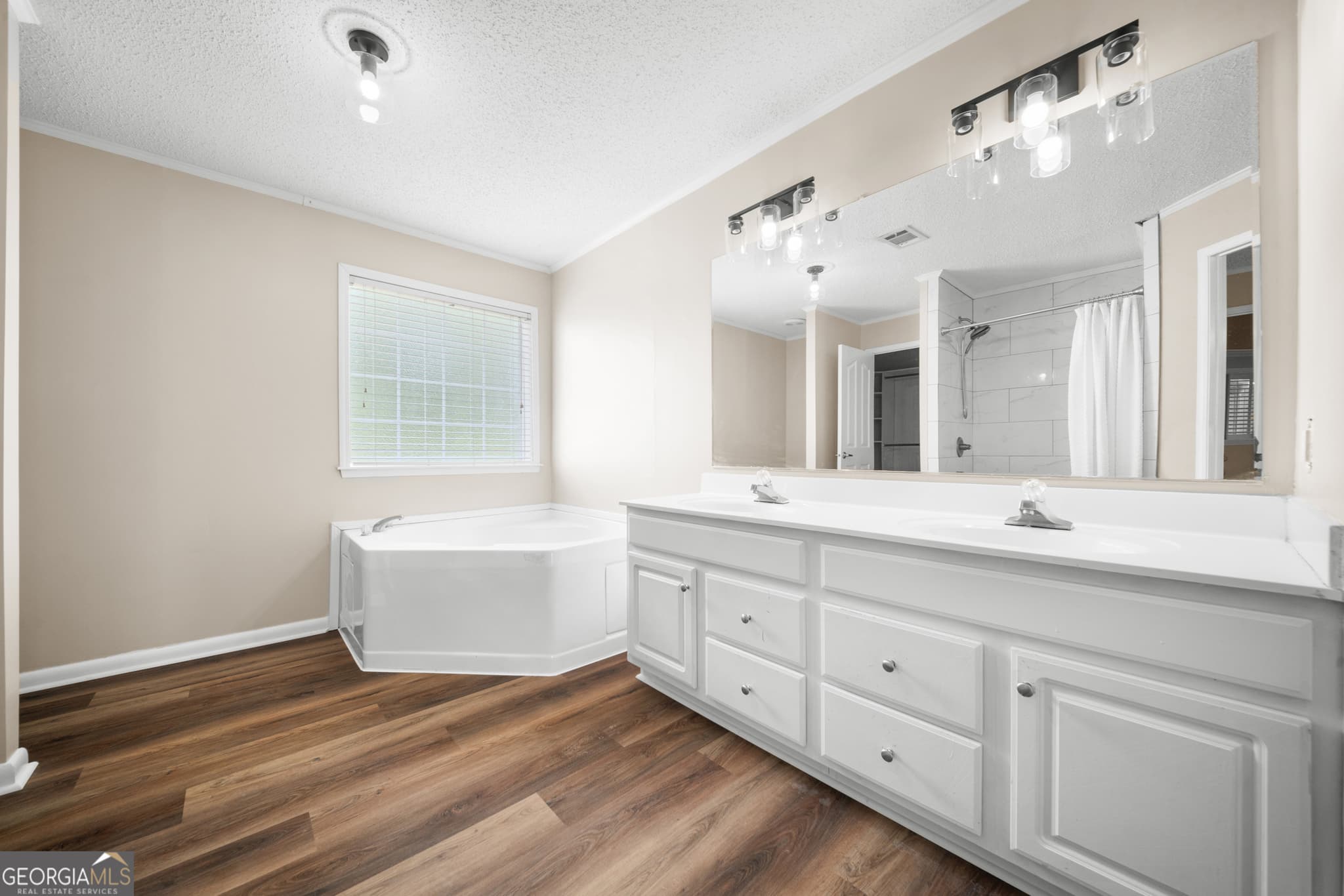 3 bedroom, 2 bathroom, 2,240 sq ft manufactured home,single family residence under contract at 703 Dave Callaway Road, Collins, GA 30421 — photo 7
