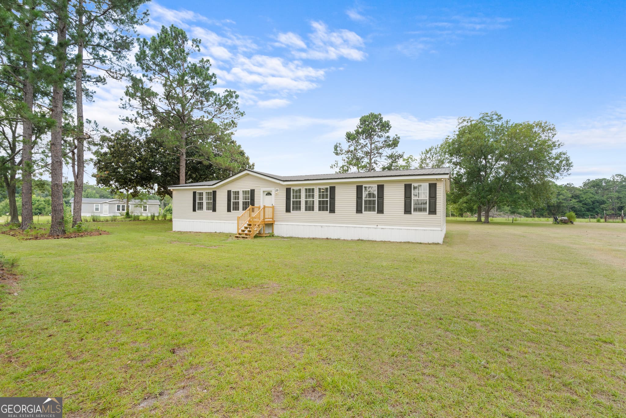 3 bedroom, 2 bathroom, 2,240 sq ft manufactured home,single family residence under contract at 703 Dave Callaway Road, Collins, GA 30421 — photo 3