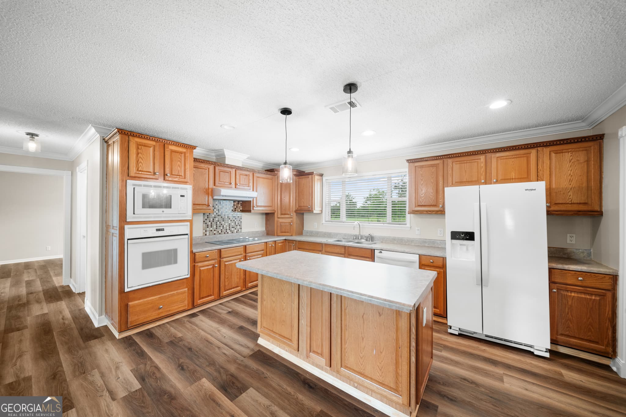 3 bedroom, 2 bathroom, 2,240 sq ft manufactured home,single family residence under contract at 703 Dave Callaway Road, Collins, GA 30421 — photo 5