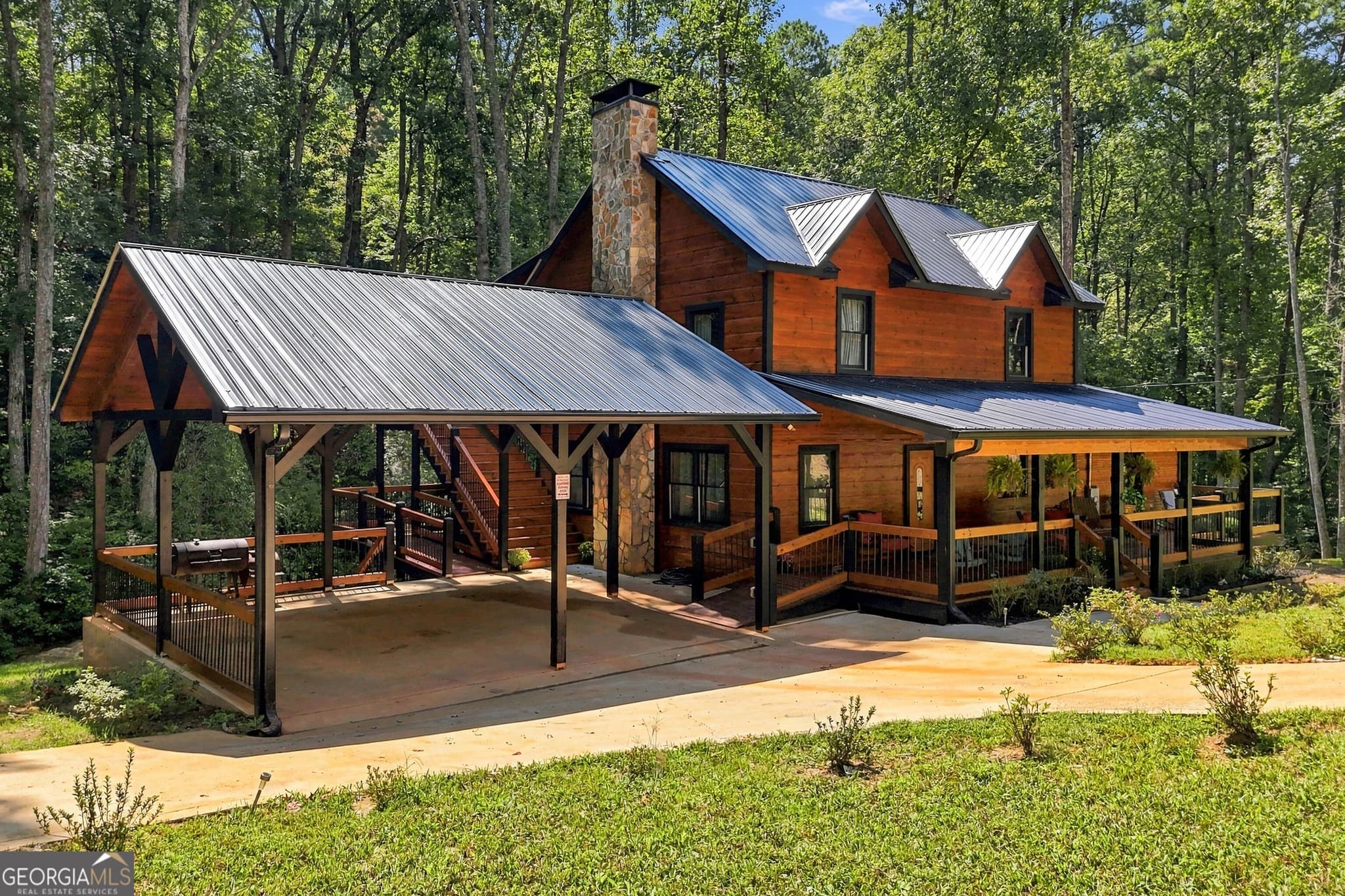 5 bedroom, 3 bathroom, 1,920 sq ft cabin,single family residence for sale at 268 Mission Hill Road, Ellijay, GA 30540 — photo 1 of 37