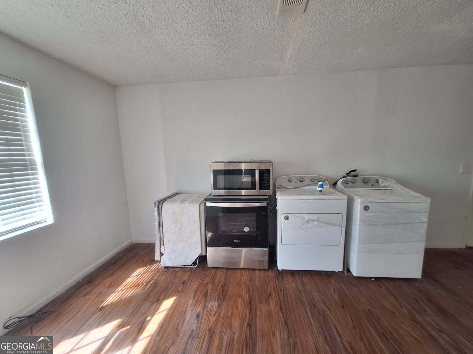 2 bedroom, 1 bathroom, 916 sq ft single family residence for sale at 3606 24th Avenue, Valley, AL 36854 — photo 9