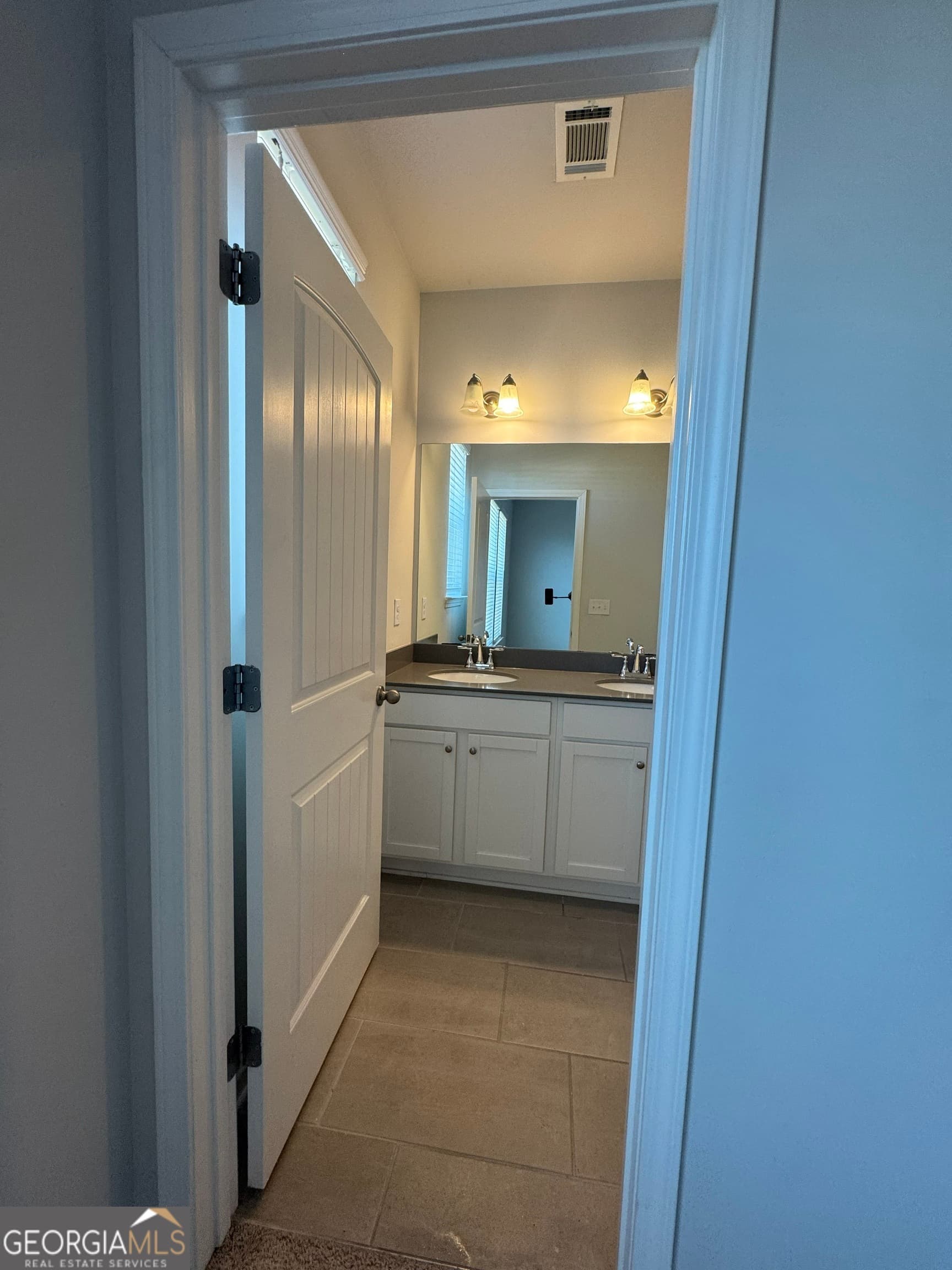 4 bedroom, 2.5 bathroom, 1,897 sq ft townhouse for sale at 225 Cobalt Drive, Fayetteville, GA 30214 — photo 7