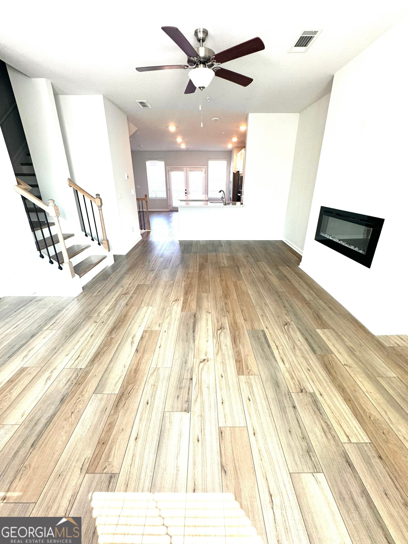 4 bedroom, 2.5 bathroom, 1,897 sq ft townhouse for sale at 225 Cobalt Drive, Fayetteville, GA 30214 — photo 4