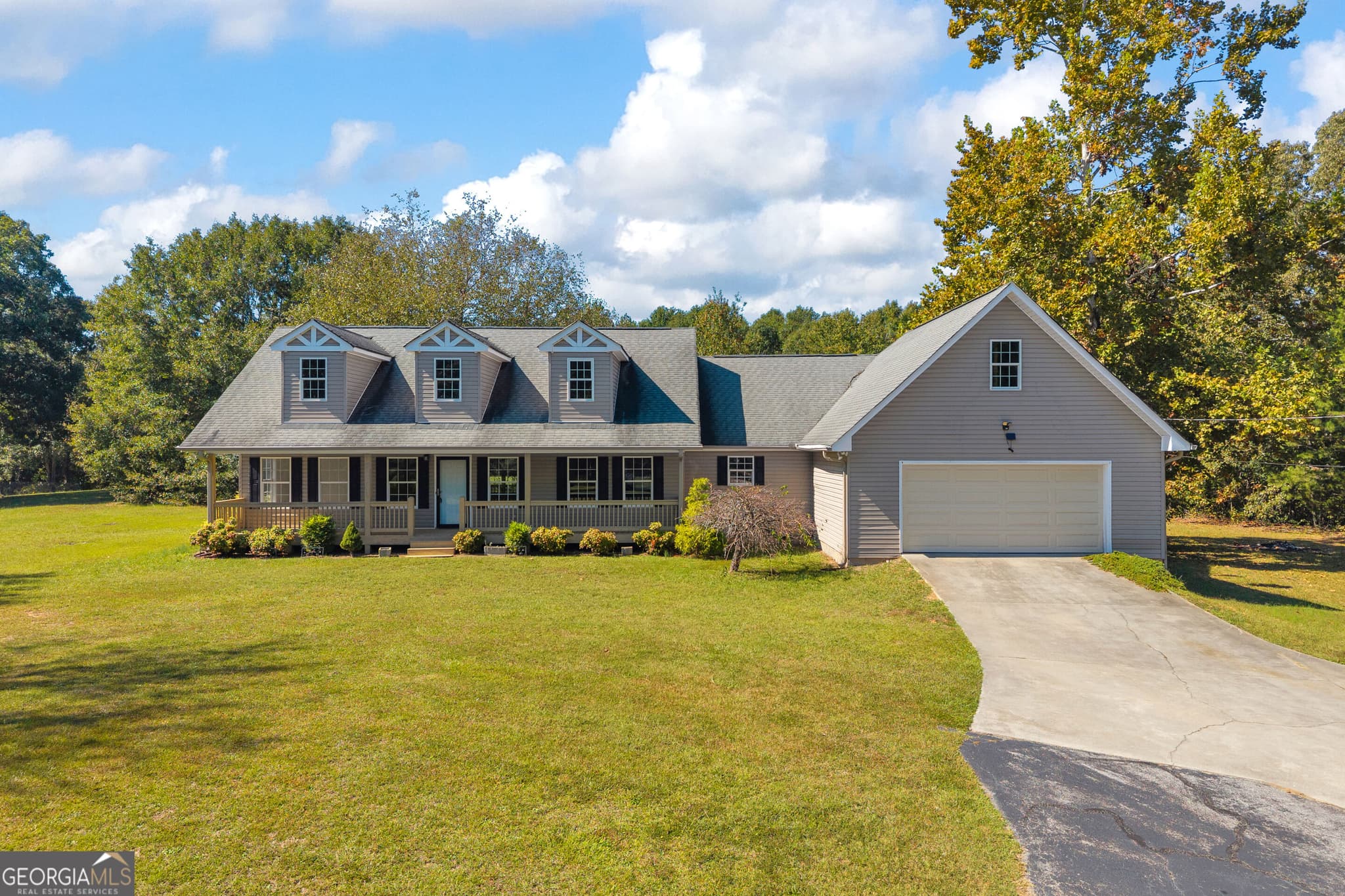 2 bedroom, 2.5 bathroom, 1,841 sq ft single family residence for sale at 1836 Mize Road, Toccoa, GA 30577