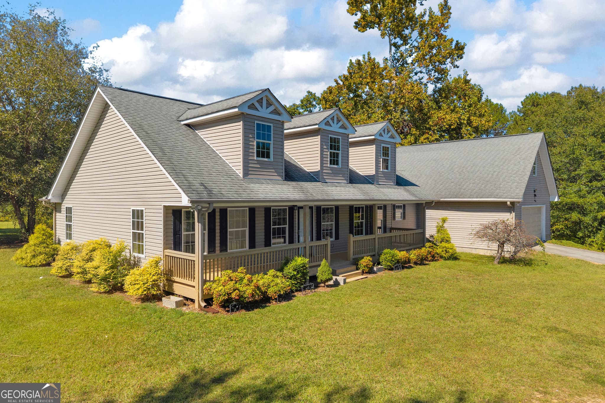 2 bedroom, 2.5 bathroom, 1,841 sq ft single family residence for sale at 1836 Mize Road, Toccoa, GA 30577 — photo 4