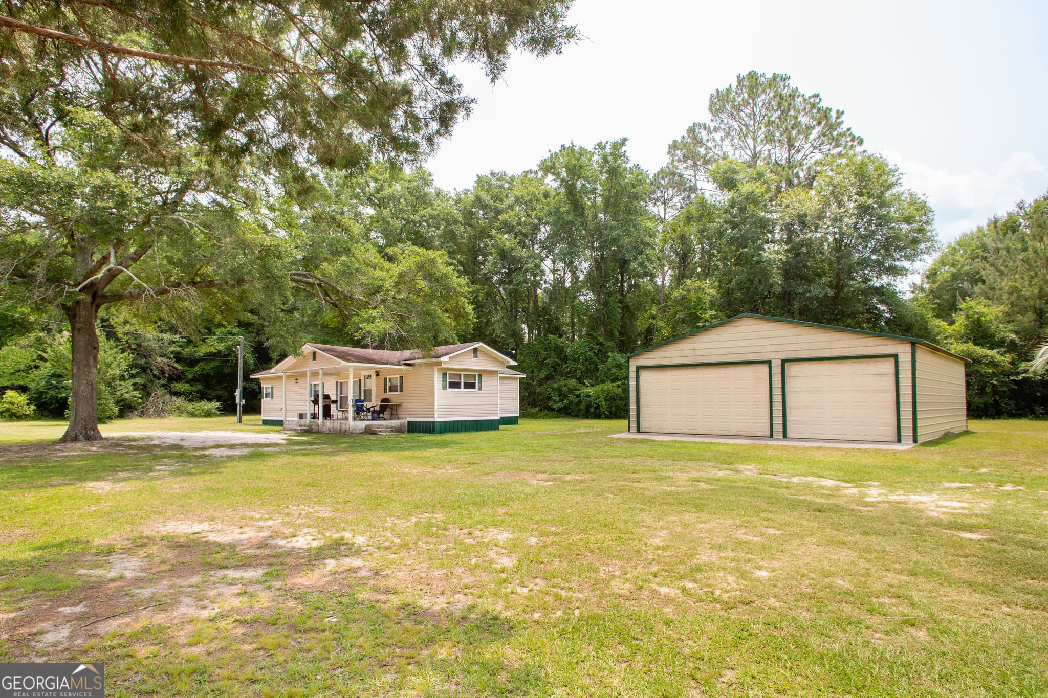2 bedroom, 1 bathroom, 648 sq ft manufactured home,mobile home sold at 602 E Blackshear Avenue, Waycross, GA 31501