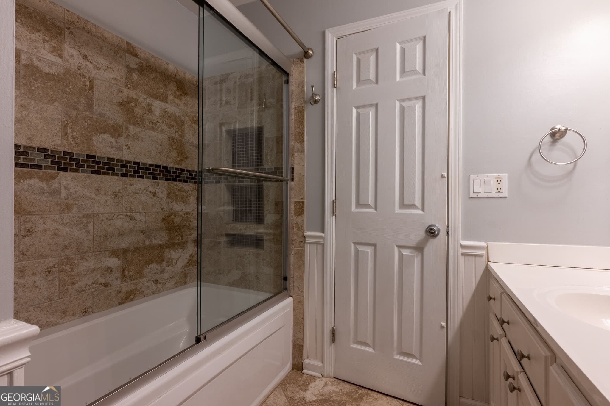4 bedroom, 3 bathroom, 2,400 sq ft single family residence for sale at 2424 Rhine Court, Lawrenceville, GA 30043 — photo 9