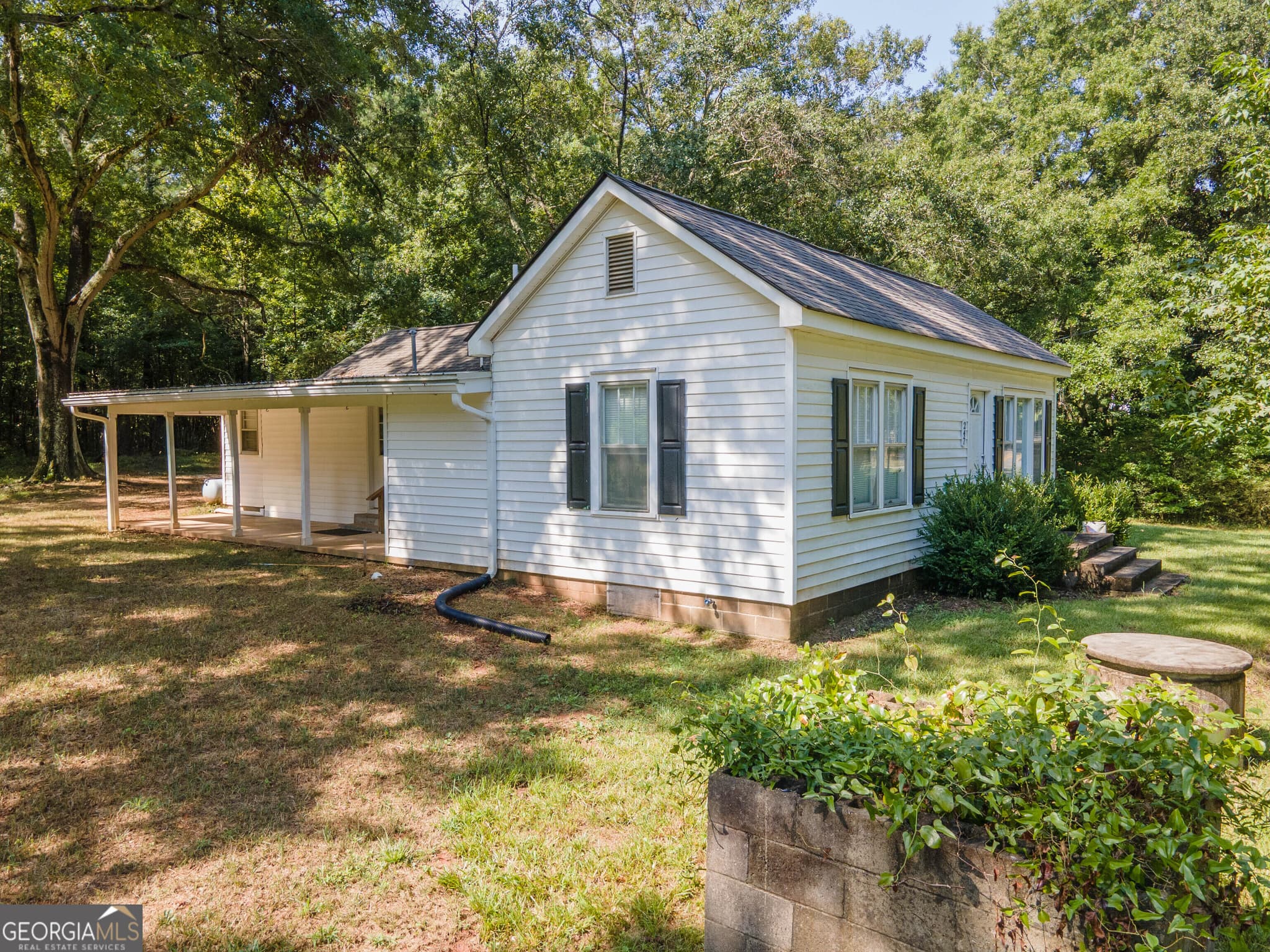 2 bedroom, 2 bathroom, 1,112 sq ft single family residence for sale at 247 Ball Street, Moreland, GA 30259 — photo 2