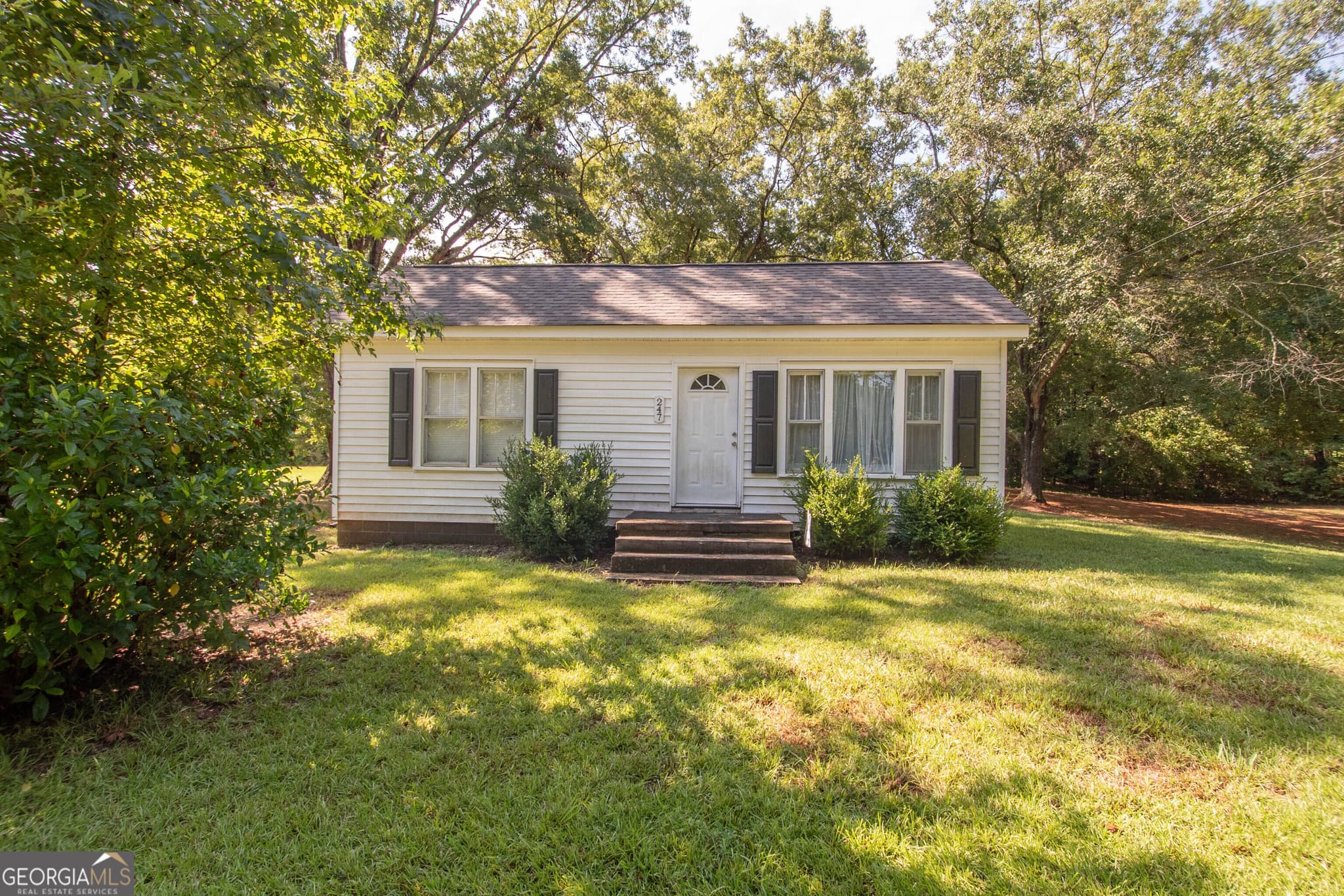 2 bedroom, 2 bathroom, 1,112 sq ft single family residence for sale at 247 Ball Street, Moreland, GA 30259 — photo 3