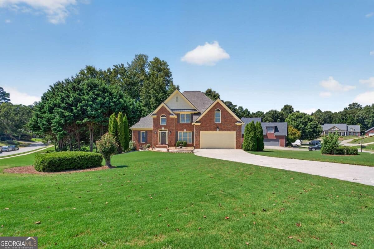 5 bedroom, 3 bathroom, 3,193 sq ft single family residence for sale at 5755 Shoals Drive, Buford, GA 30518 — photo 2