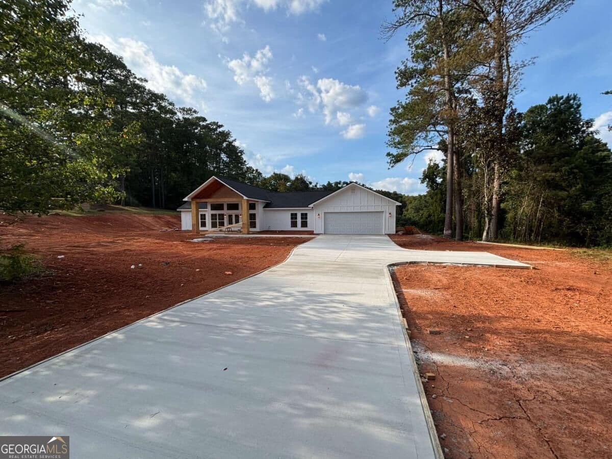 4 bedroom, 3 bathroom, 2,345 sq ft single family residence for sale at 960 Cameron Mill Road, Lagrange, GA 30240 — photo 2