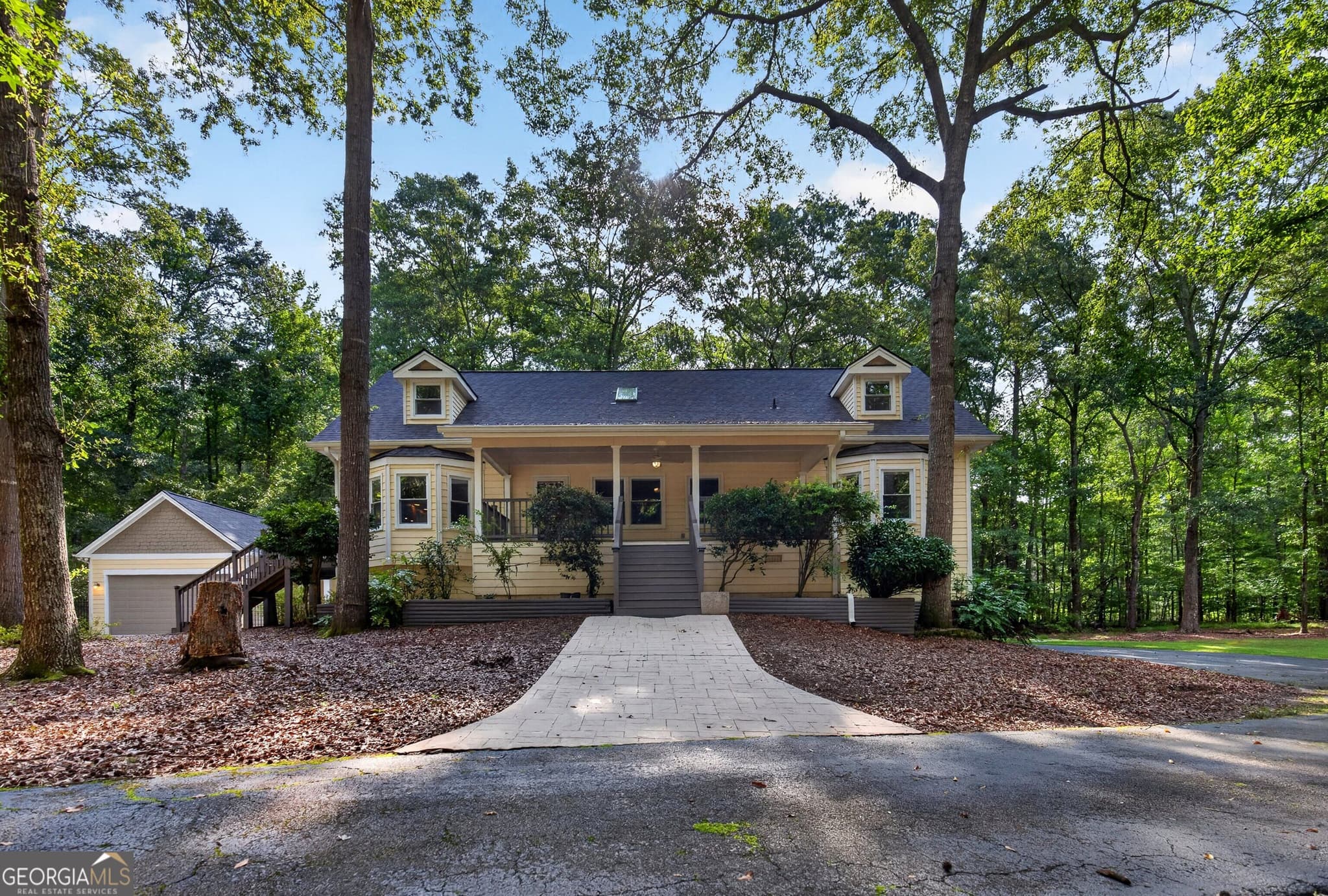 4 bedroom, 3.5 bathroom, 3,797 sq ft single family residence for sale at 121 Broom Boulevard, Fayetteville, GA 30215 — photo 2