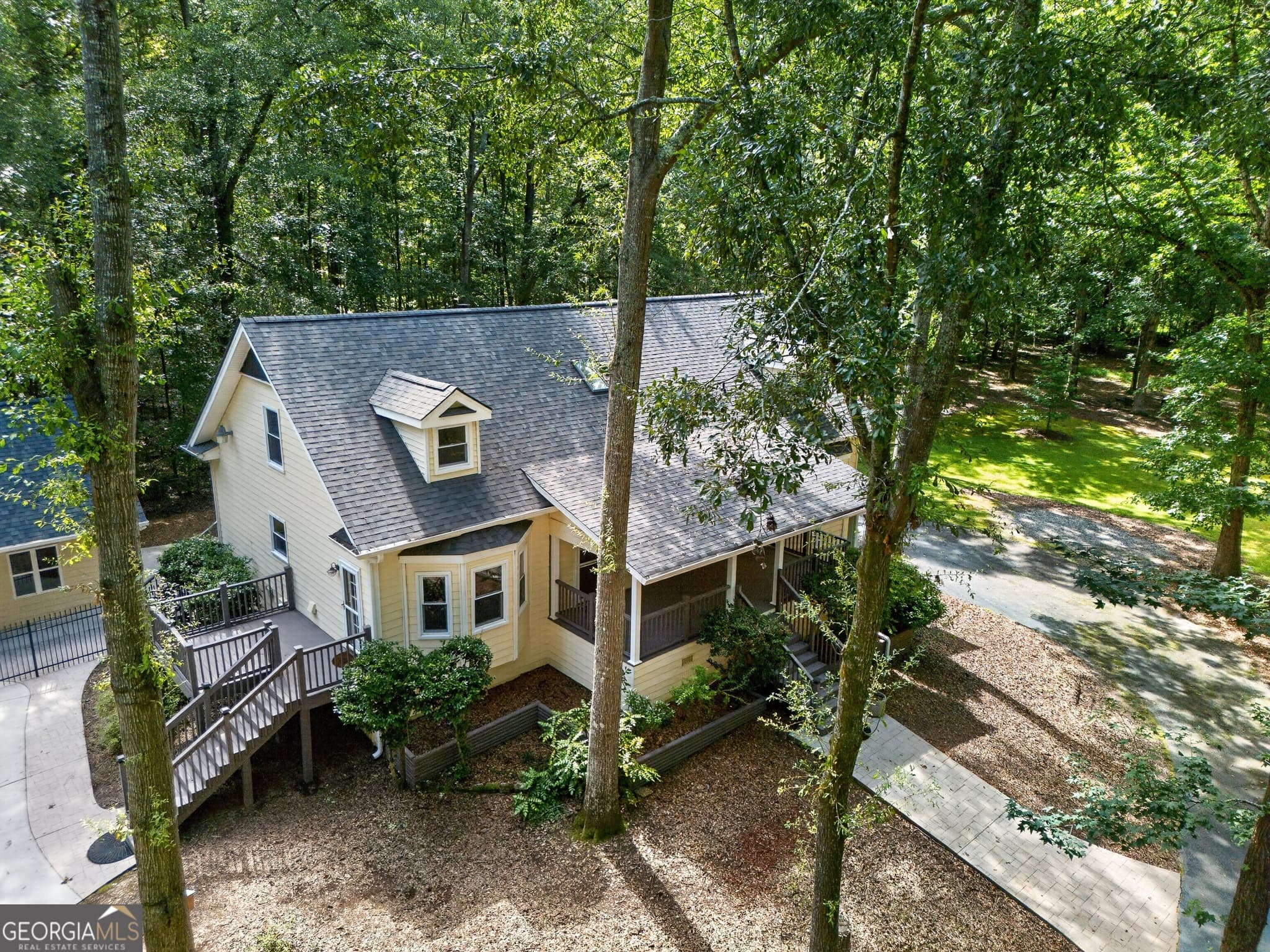 4 bedroom, 3.5 bathroom, 3,797 sq ft single family residence for sale at 121 Broom Boulevard, Fayetteville, GA 30215 — photo 5