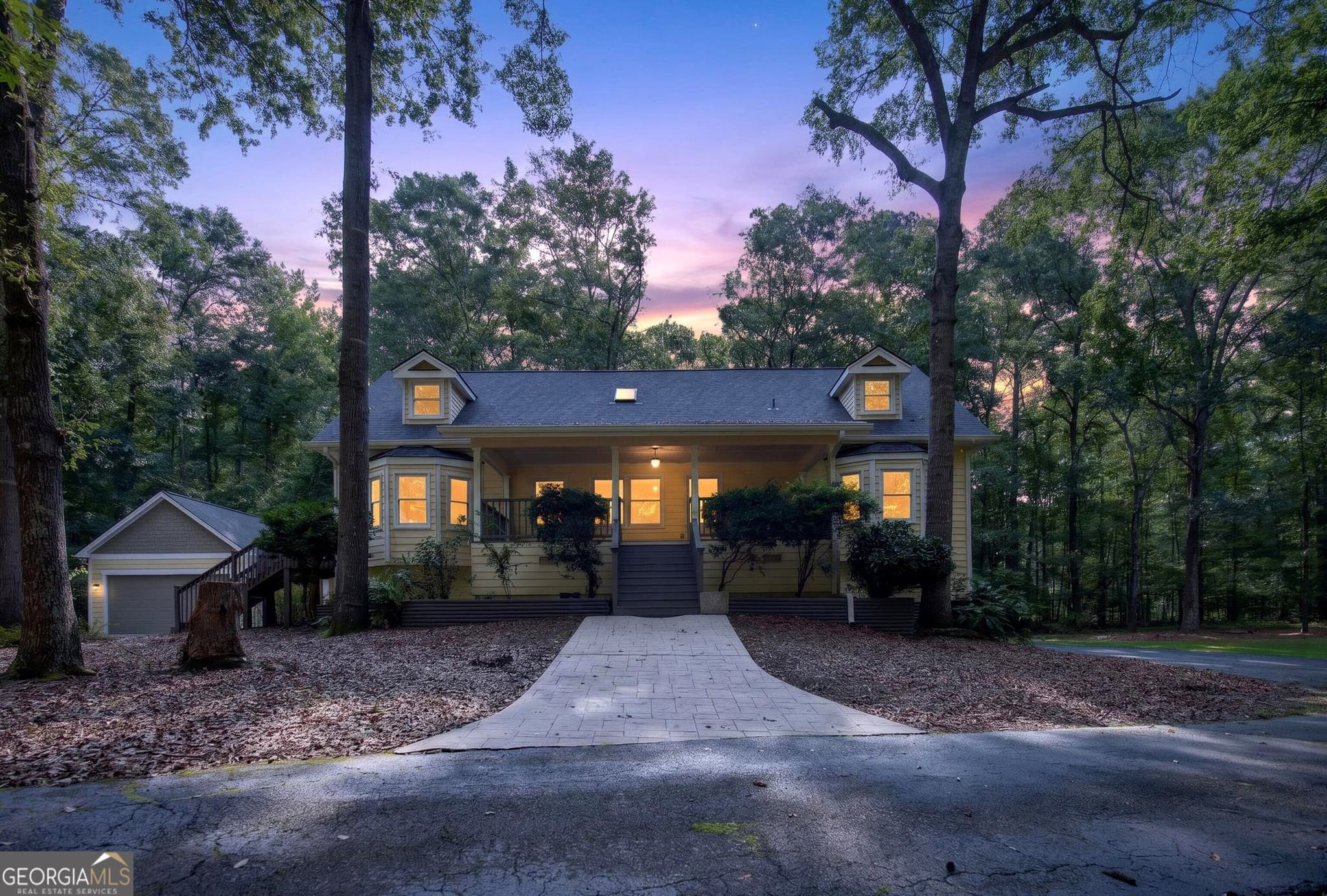 4 bedroom, 3.5 bathroom, 3,797 sq ft single family residence for sale at 121 Broom Boulevard, Fayetteville, GA 30215 — photo 4