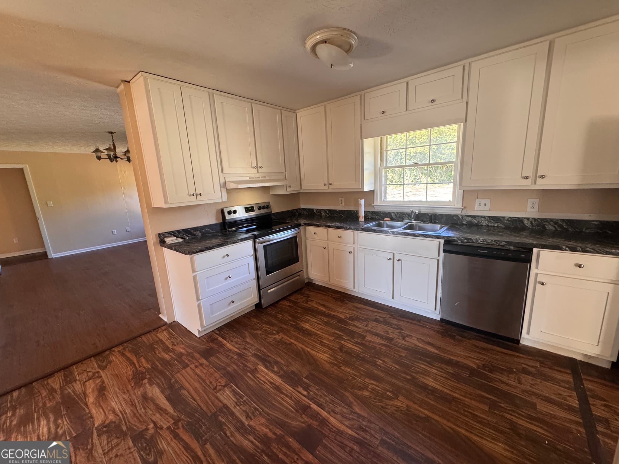 3 bedroom, 2 bathroom, 2,206 sq ft single family residence for sale at 5175 Forest Drive, Covington, GA 30014 — photo 5