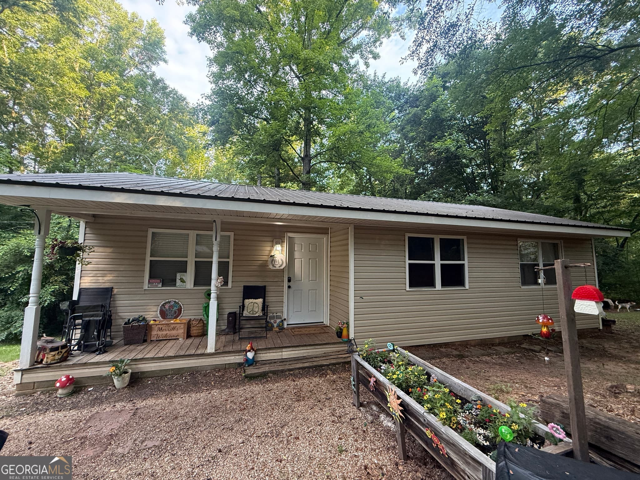 3 bedroom, 1 bathroom, 896 sq ft single family residence sold at 162 McIntosh Street, Whitesburg, GA 30185