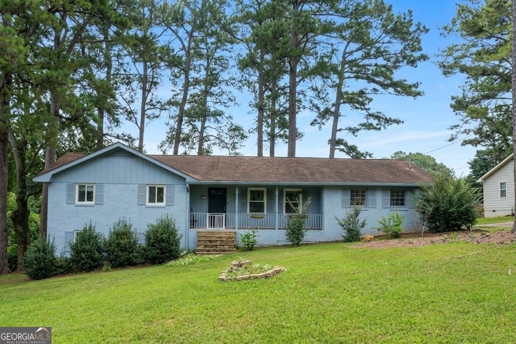 6 bedroom, 4 bathroom, 2,548 sq ft single family residence for sale at 2588 Kings Way, Lawrenceville, GA 30044
