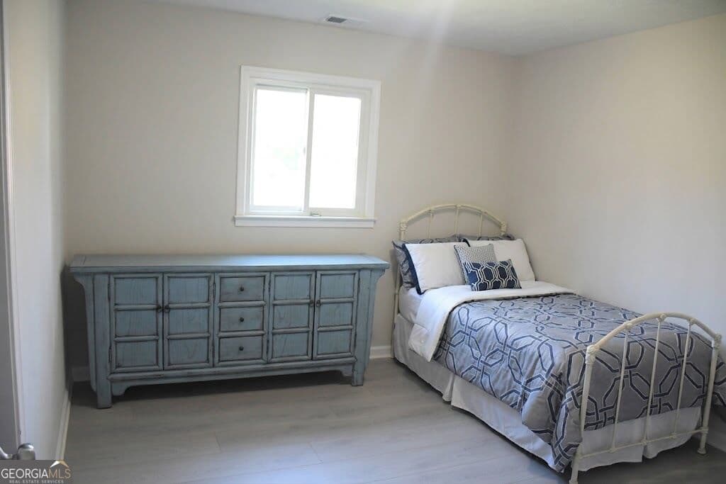 6 bedroom, 4 bathroom, 2,548 sq ft single family residence for sale at 2588 Kings Way, Lawrenceville, GA 30044 — photo 9